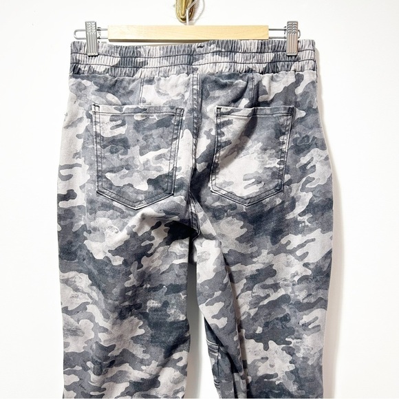 Spanx Stretch Twill Cargo Jogger Pants Size Large Camouflage Camo Ankle Zip - Picture 8 of 12